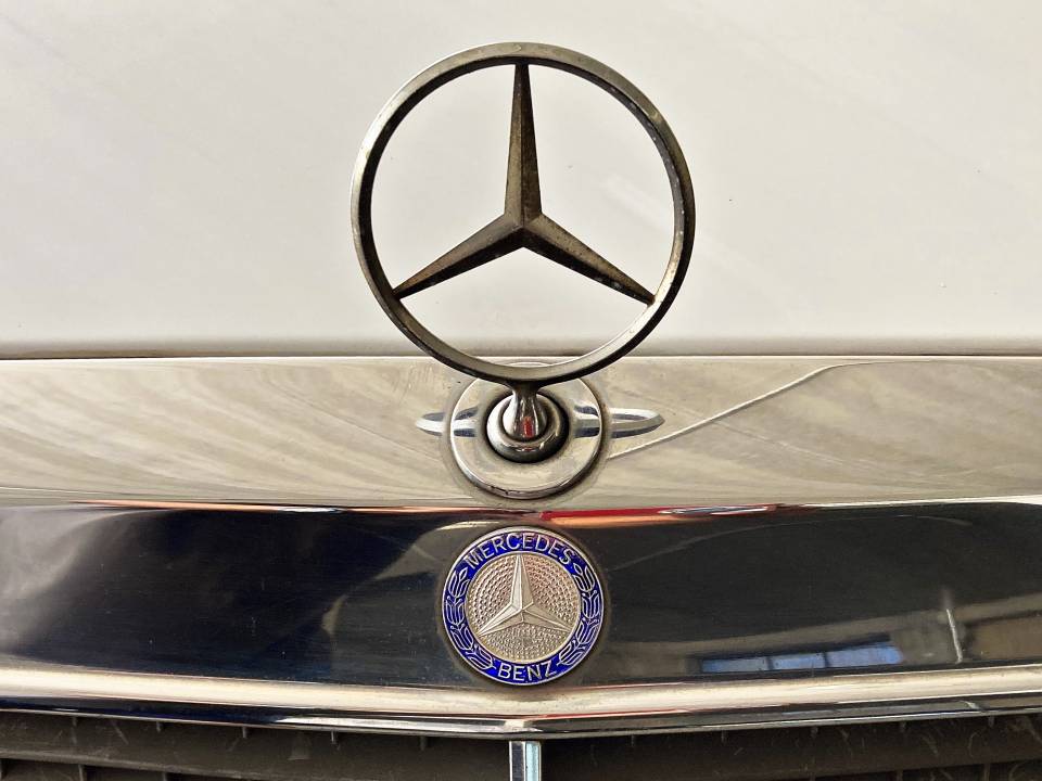 Image 6/26 of Mercedes-Benz 200 (1989)