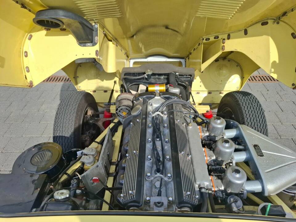 Image 9/12 de Jaguar E-Type (1969)