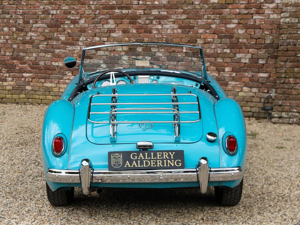Image 6/50 of MG MGA 1600 (1958)