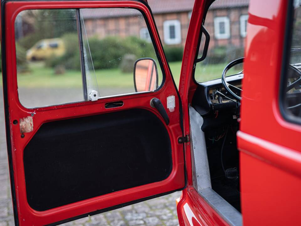 Image 23/52 of Renault Estafette (1977)