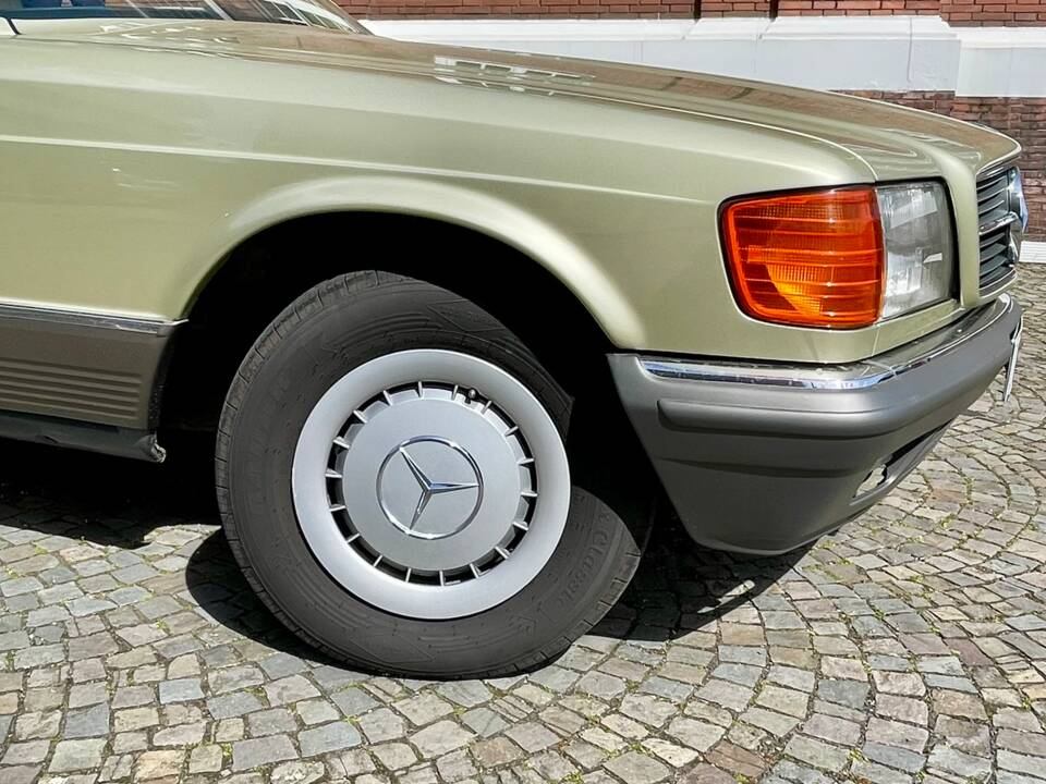 Bild 22/65 von Mercedes-Benz 380 SEC (1983)