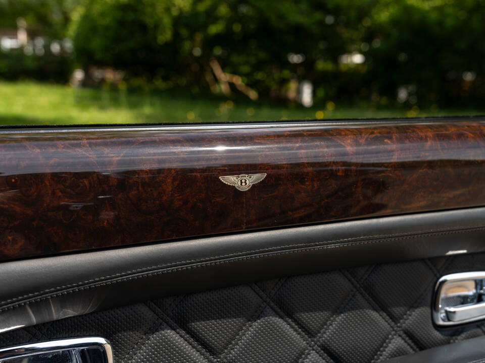Image 24/31 of Bentley Azure T (2009)