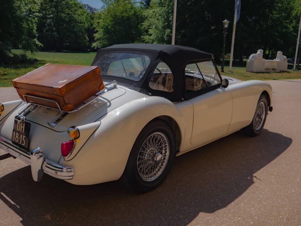 Bild 30/53 von MG MGA Twin Cam (1958)