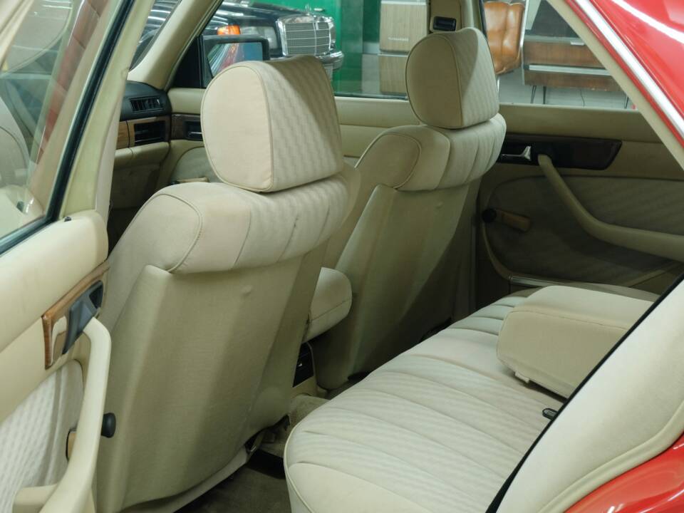 Bild 39/50 von Mercedes-Benz 260 SE (1986)