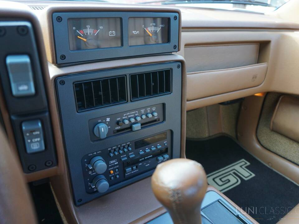 Afbeelding 42/70 van Pontiac Fiero GT (1988)
