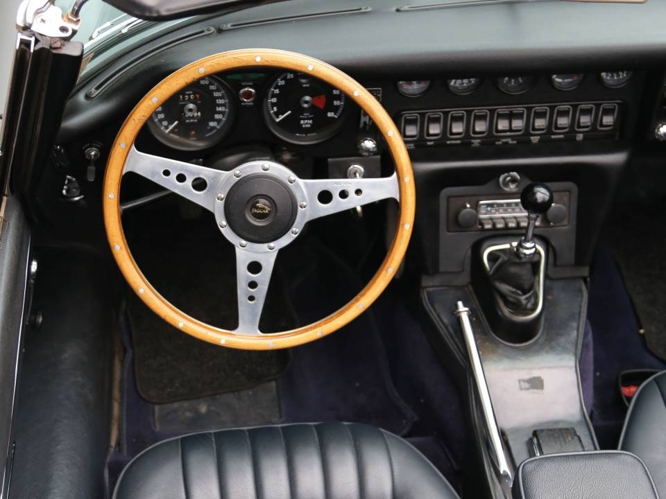 Bild 44/48 von Jaguar E-Type (1969)