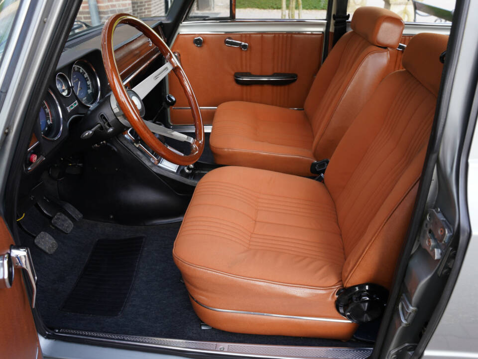 Imagen 35/50 de Alfa Romeo Giulia Nuova Super 1300 (1978)