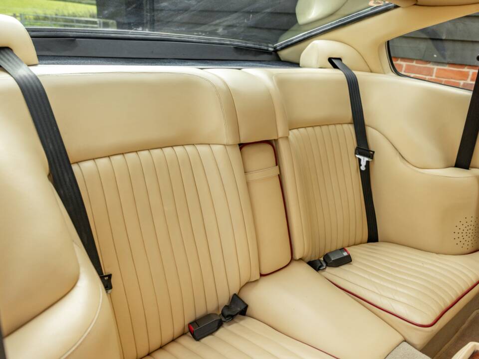 Image 12/75 de Aston Martin V8 Vantage (1985)