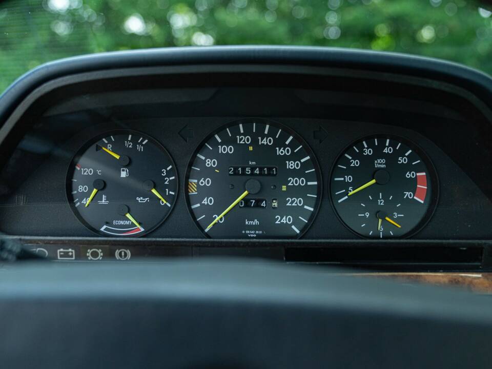 Obraz 46/50 pojazdu Mercedes-Benz 380 SEC (1982)