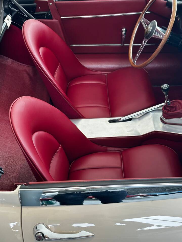 Immagine 1/22 di Jaguar E-Type 3.8 Flat Floor (1961)