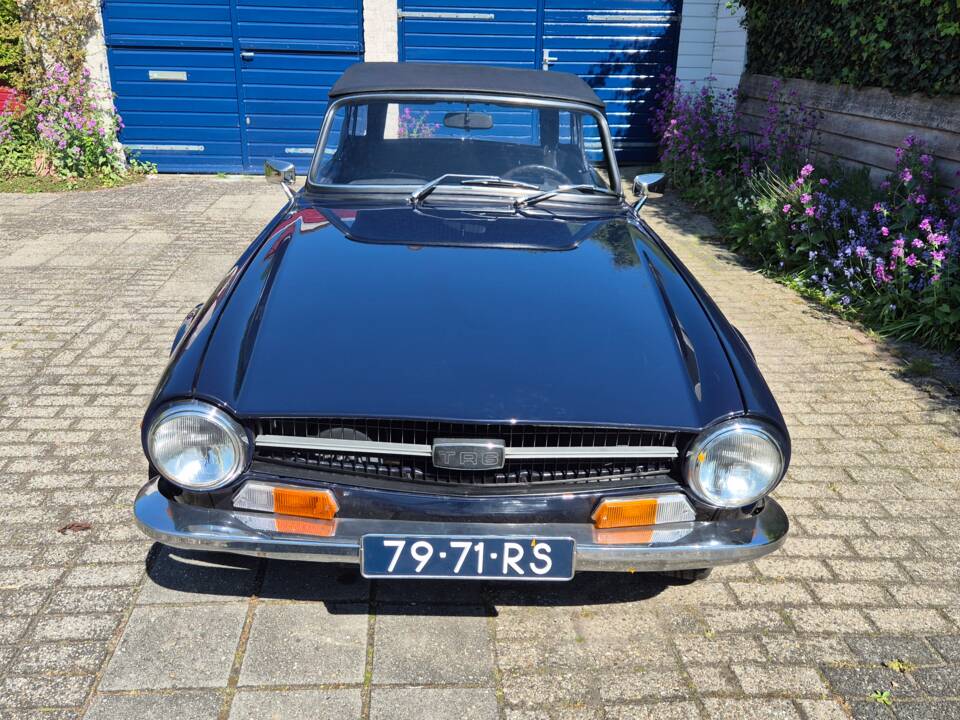 Image 2/100 of Triumph TR 6 PI (1971)