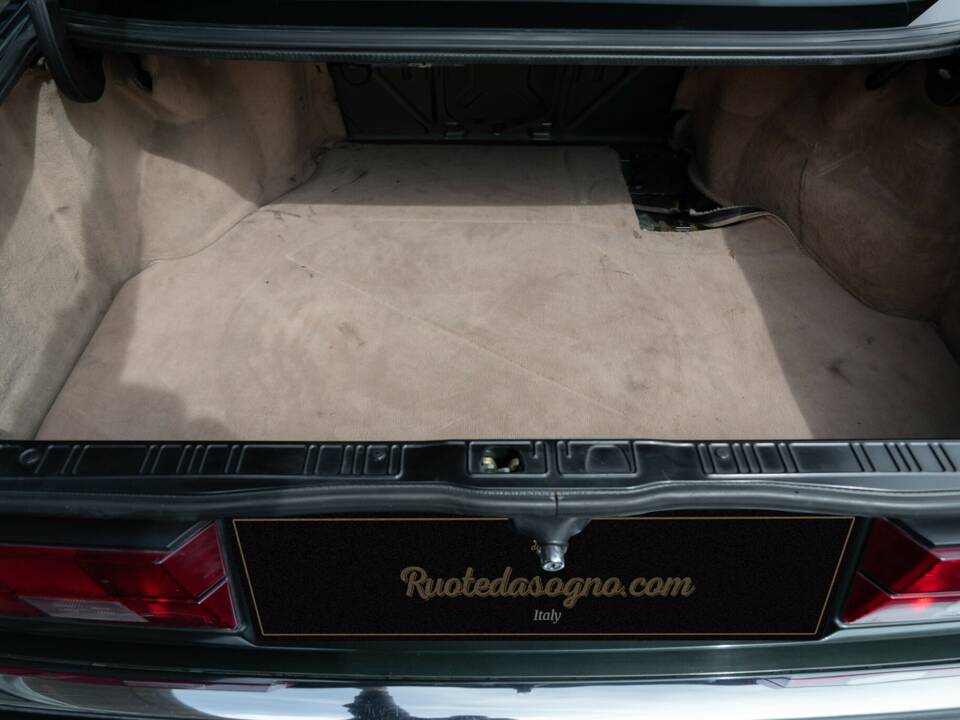 Image 34/36 of BMW 750iL (1989)