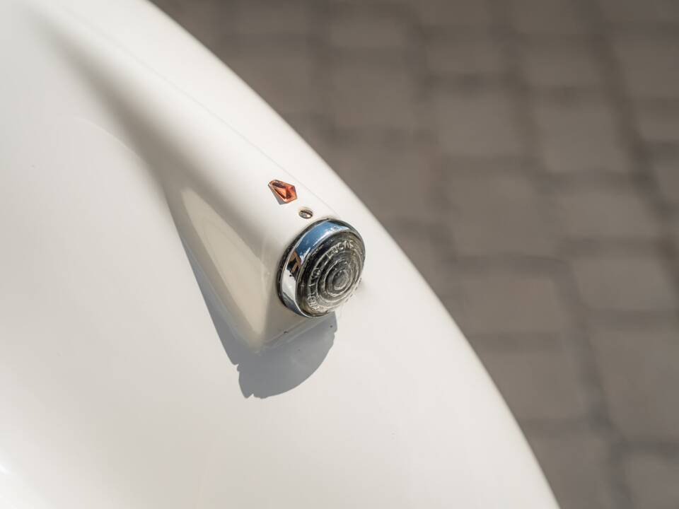 Image 15/58 of Jaguar XK 140 SE DHC (1955)