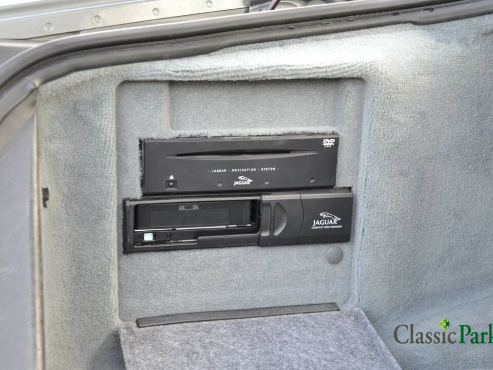 Image 49/50 of Jaguar XJ 8 3.5 (2003)