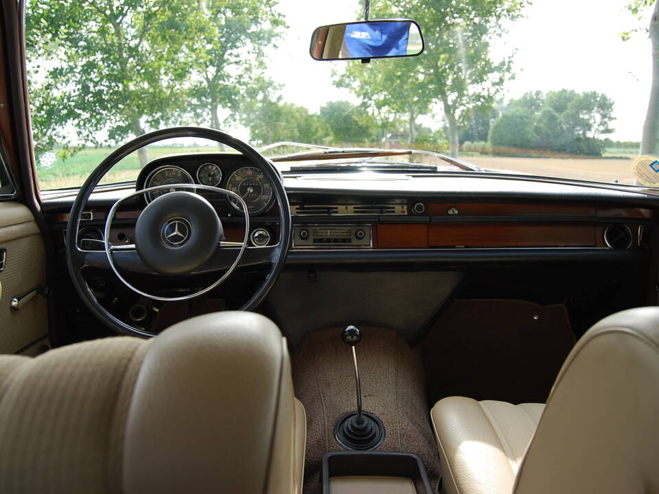 Image 35/58 of Mercedes-Benz 280 SE (1968)