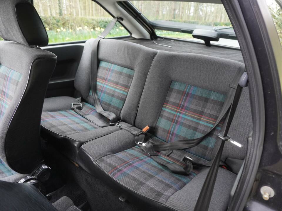 Image 14/18 of Volkswagen Scirocco II GT (1990)