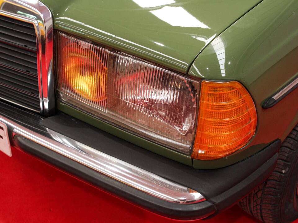 Bild 28/54 von Mercedes-Benz 250 T (1979)