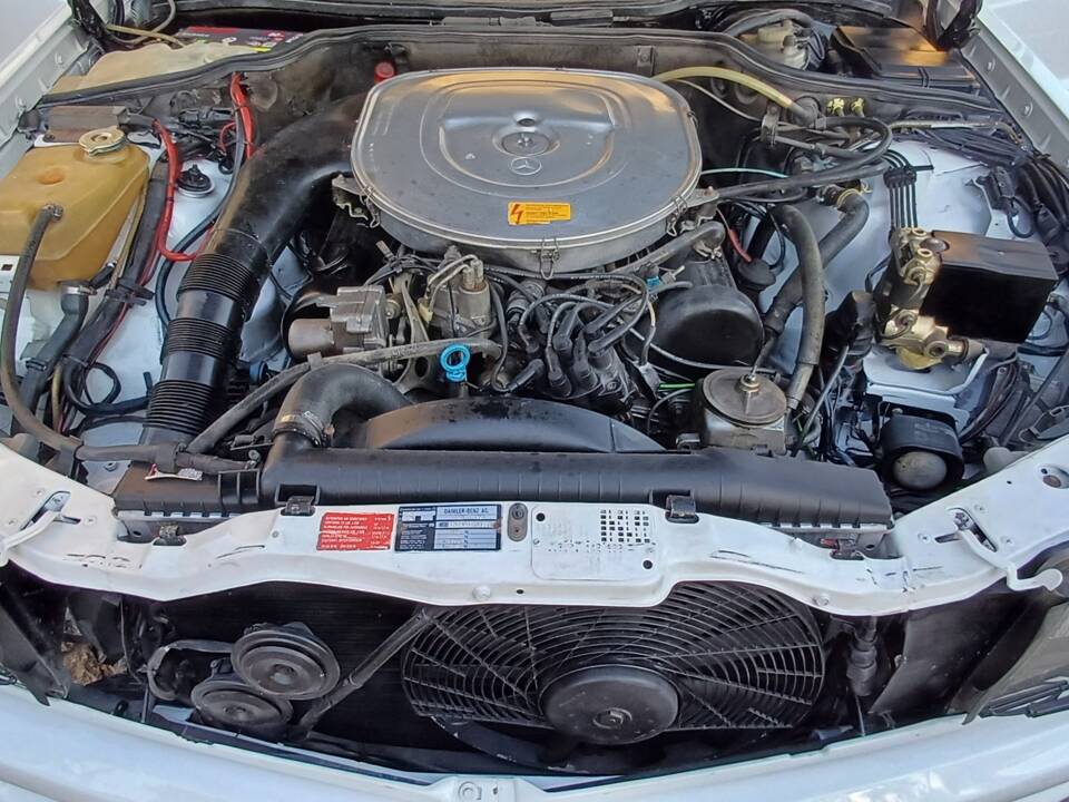 Image 37/65 of Mercedes-Benz 380 SEC (1985)