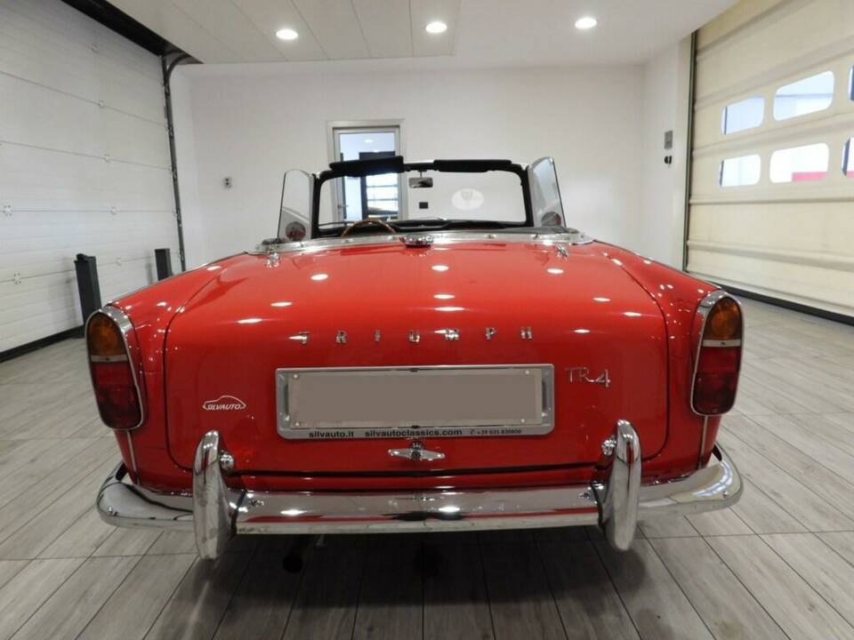 Afbeelding 2/10 van Triumph TR 4A (1966)
