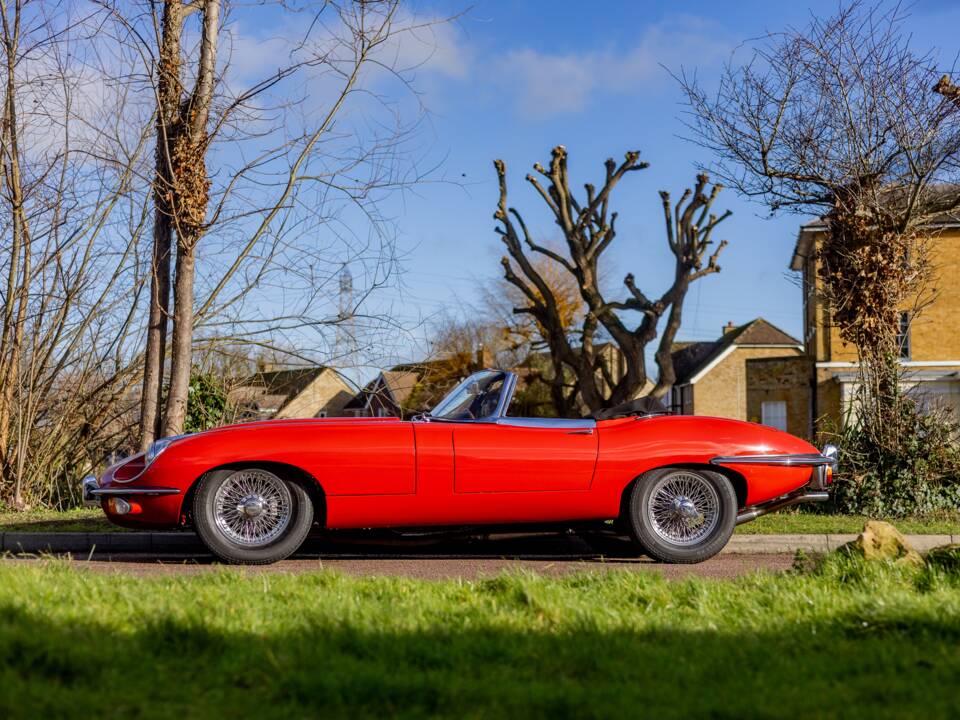 Image 33/50 de Jaguar E-Type (1969)