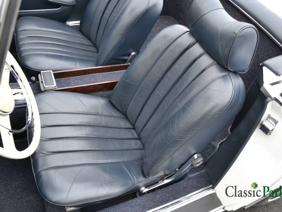 Image 43/50 of Mercedes-Benz 250 SL (1966)