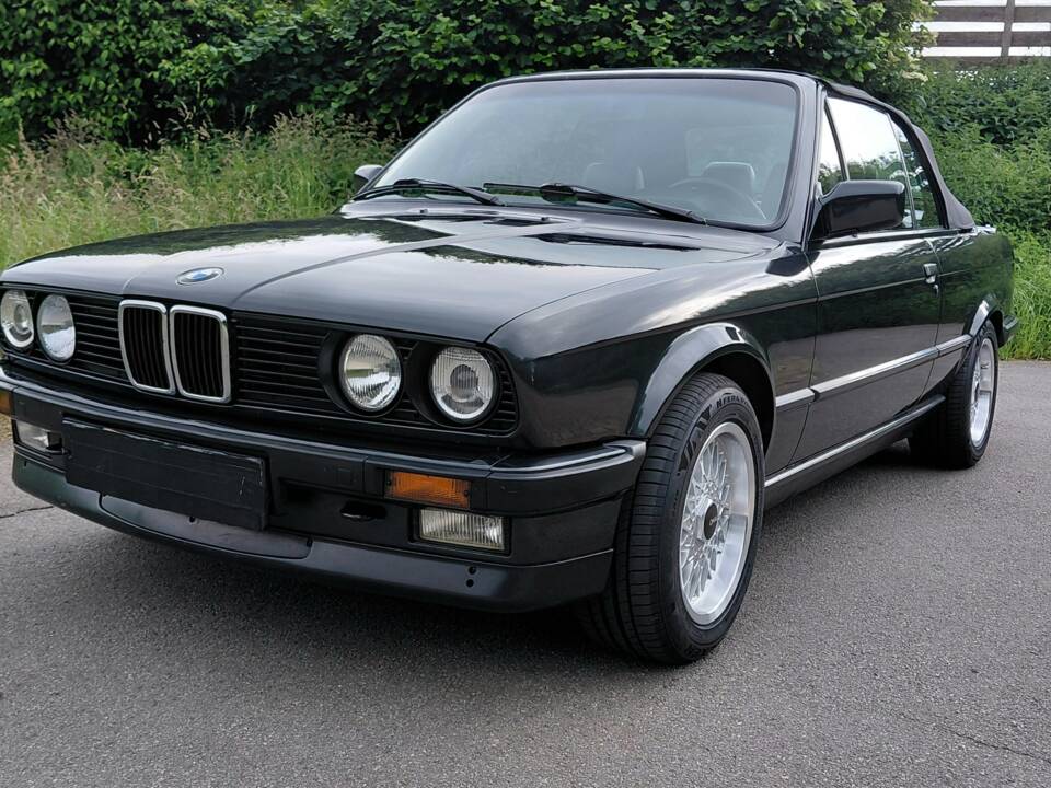 Immagine 1/53 di BMW 320i (1989)