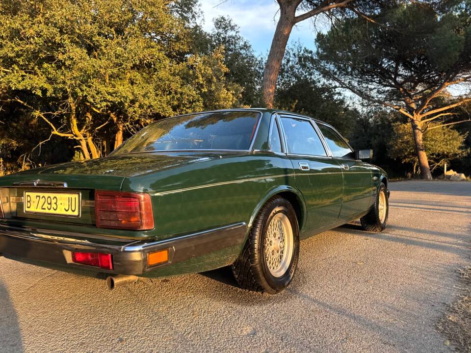 Image 9/40 of Jaguar Sovereign 3.6 (1989)