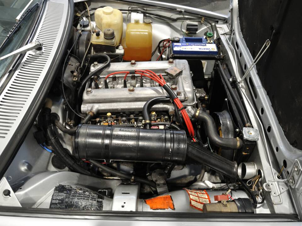 Bild 14/25 von Alfa Romeo Alfetta GTV 2.0 L (1980)