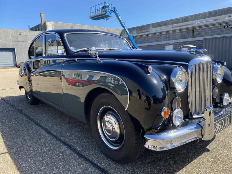 Image 12/35 of Jaguar Mk IX (1960)