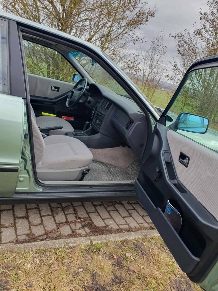 Image 9/21 of Audi 80 - 2.0 E (1992)