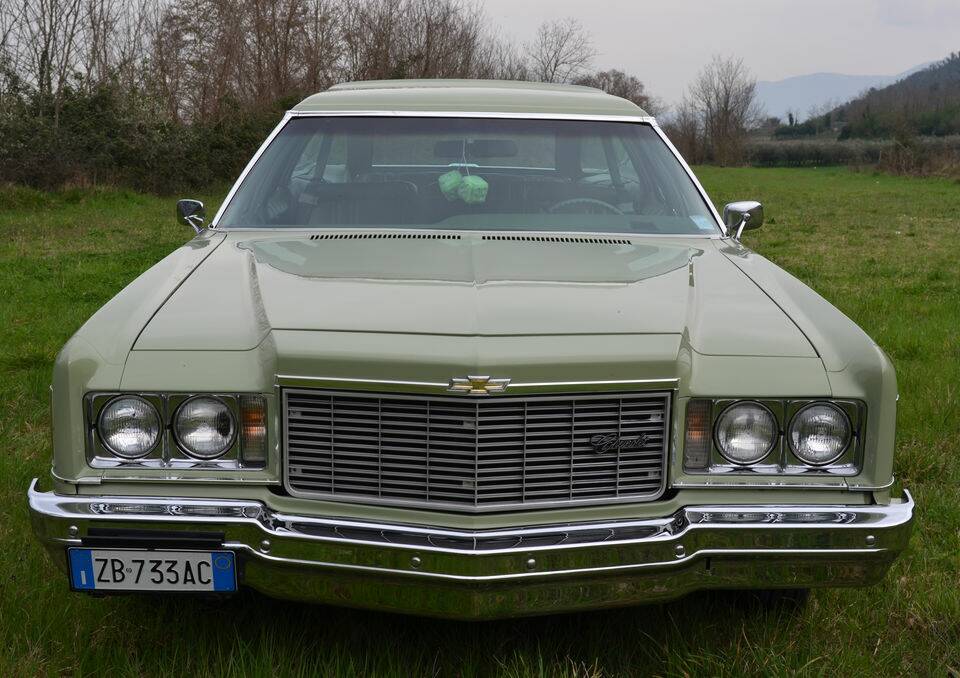 Image 3/8 of Chevrolet Impala Station Wagon (1975)