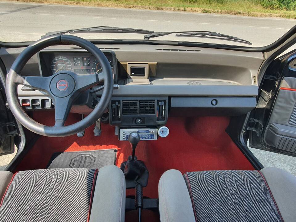 Image 16/34 de MG Metro Turbo (1984)