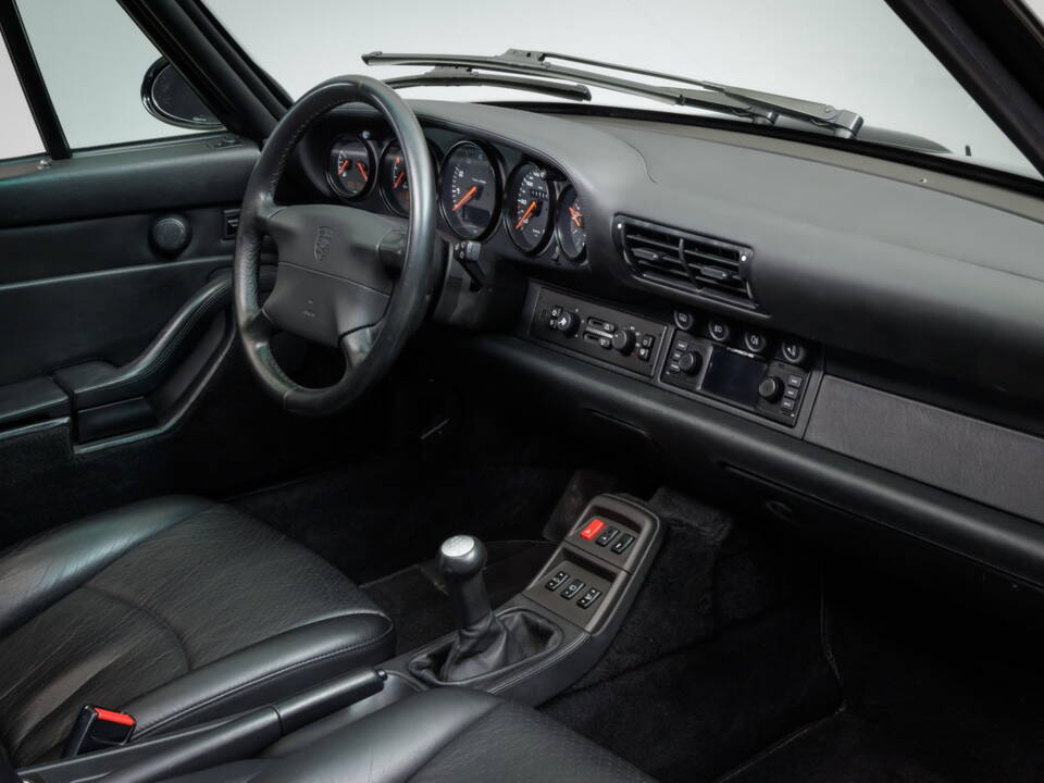 Image 24/40 of Porsche 911 Carrera 4S (1989)