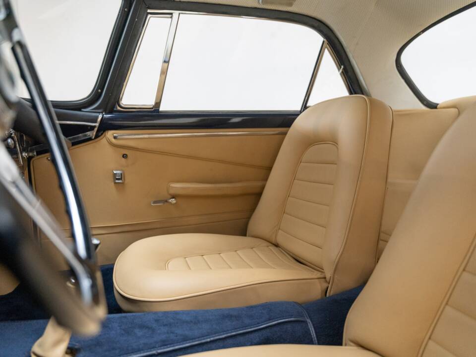 Bild 19/41 von Maserati 3500 GTI Touring (1962)