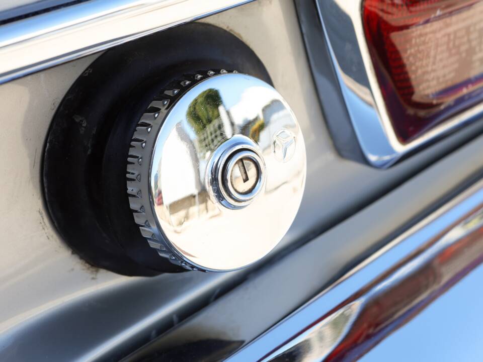 Bild 29/70 von Mercedes-Benz 280 SL (1967)