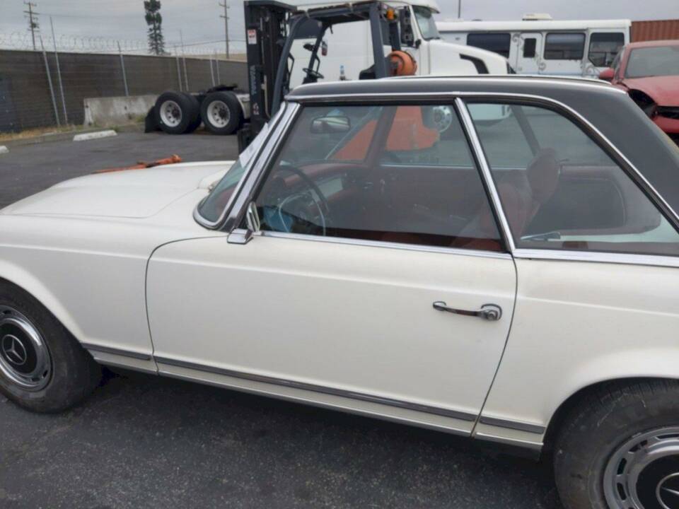 Immagine 13/36 di Mercedes-Benz 280 SL (1970)