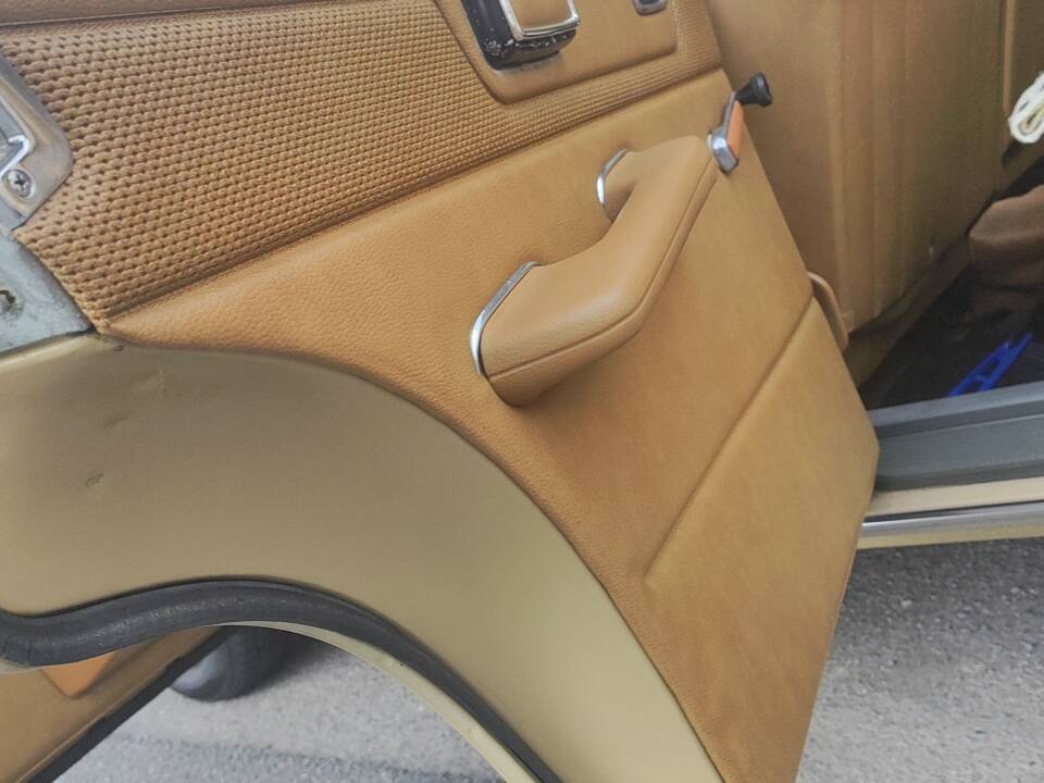 Bild 8/59 von Mercedes-Benz 230&#x2F;4 (1974)