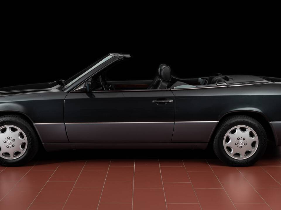Bild 2/9 von Mercedes-Benz 300 CE-24 (1992)