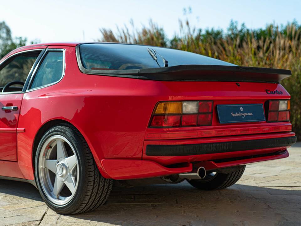 Image 17/50 de Porsche 944 Turbo S (1988)