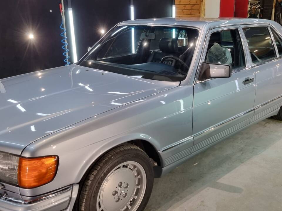 Image 2/100 of Mercedes-Benz 500 SEL (1983)