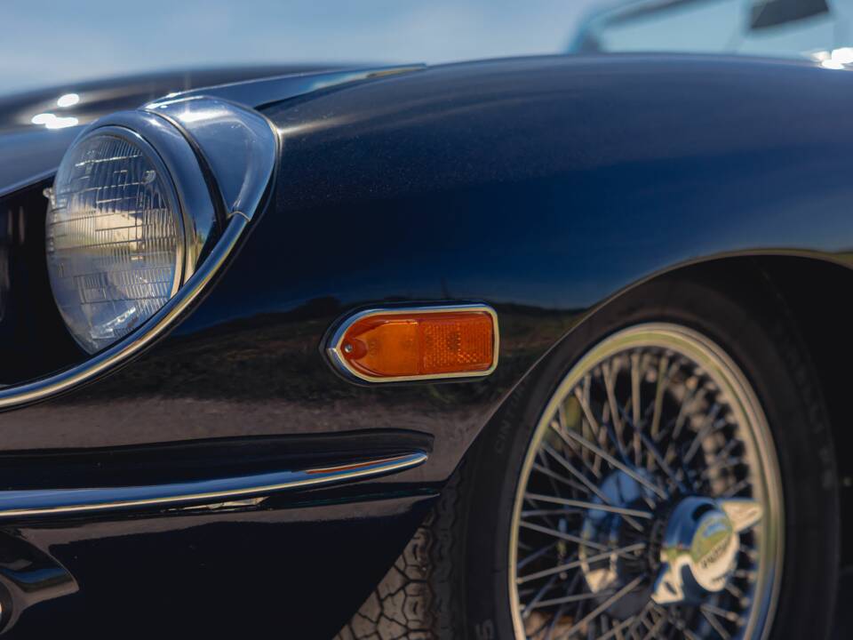 Image 17/50 de Jaguar E-Type (1969)