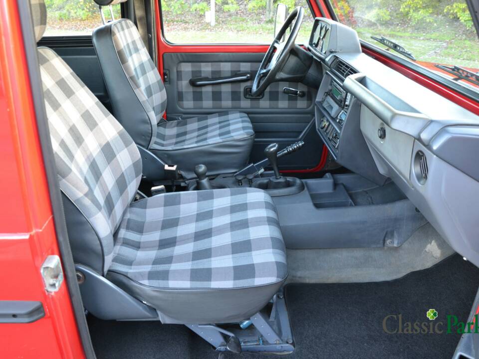 Image 21/50 of Mercedes-Benz 200 GE (SWB) (1987)