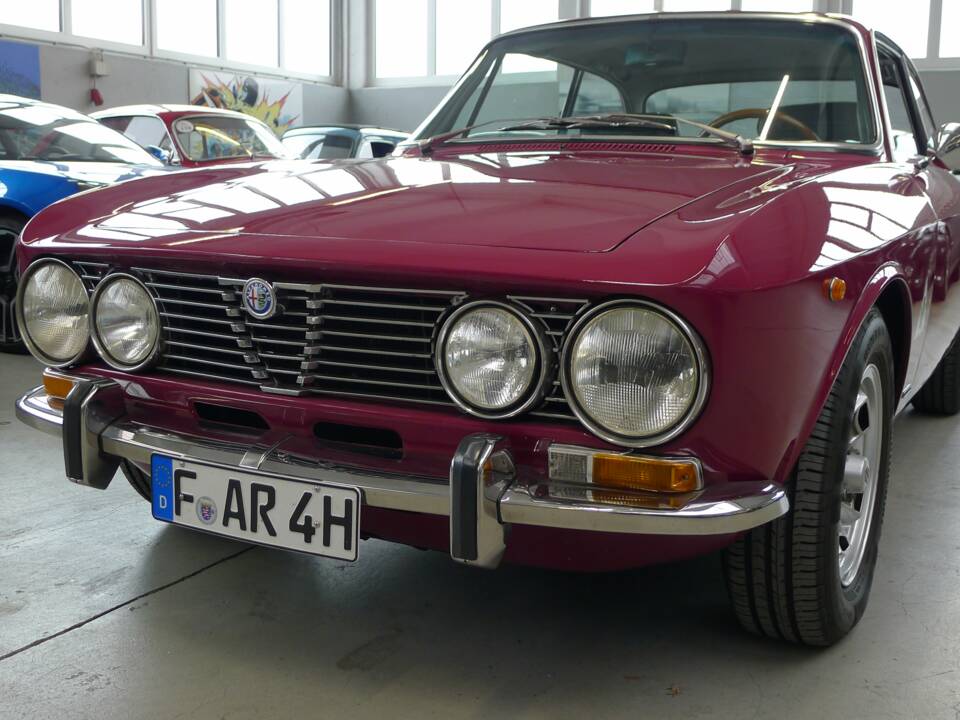 Bild 24/36 von Alfa Romeo 2000 GT Veloce (1975)