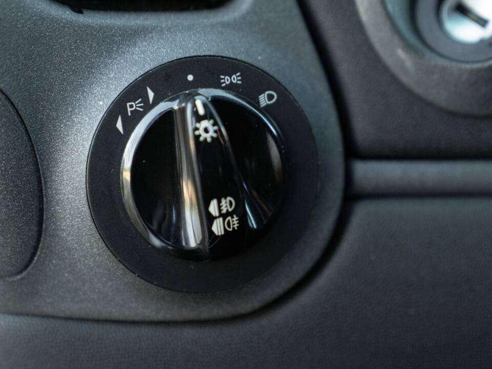 Image 38/50 of Porsche 911 Carrera 4 (1999)