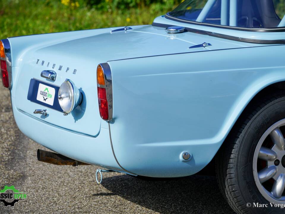 Image 32/43 of Triumph TR 4 (1962)