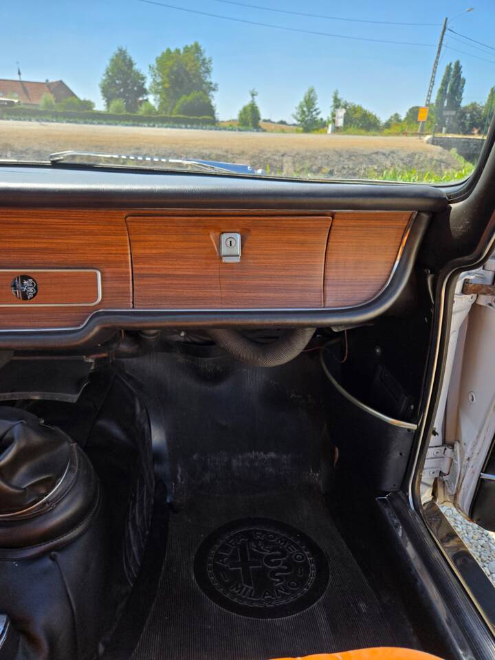 Image 35/84 of Alfa Romeo Giulia GT 1300 Junior (1968)