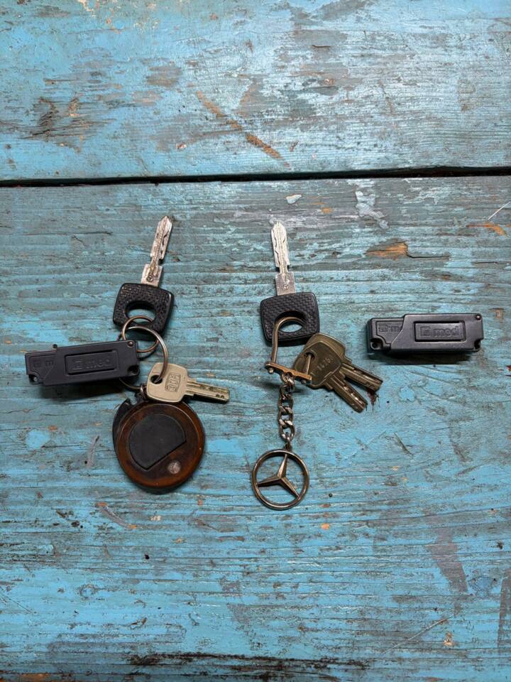 Image 49/50 of Mercedes-Benz E 200 (1993)