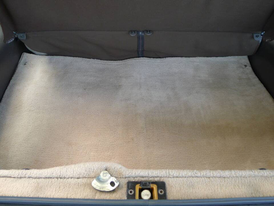 Bild 32/50 von Porsche 928 S (1986)