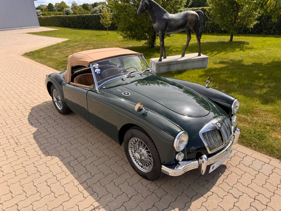 Image 4/79 of MG MGA 1600 (1961)