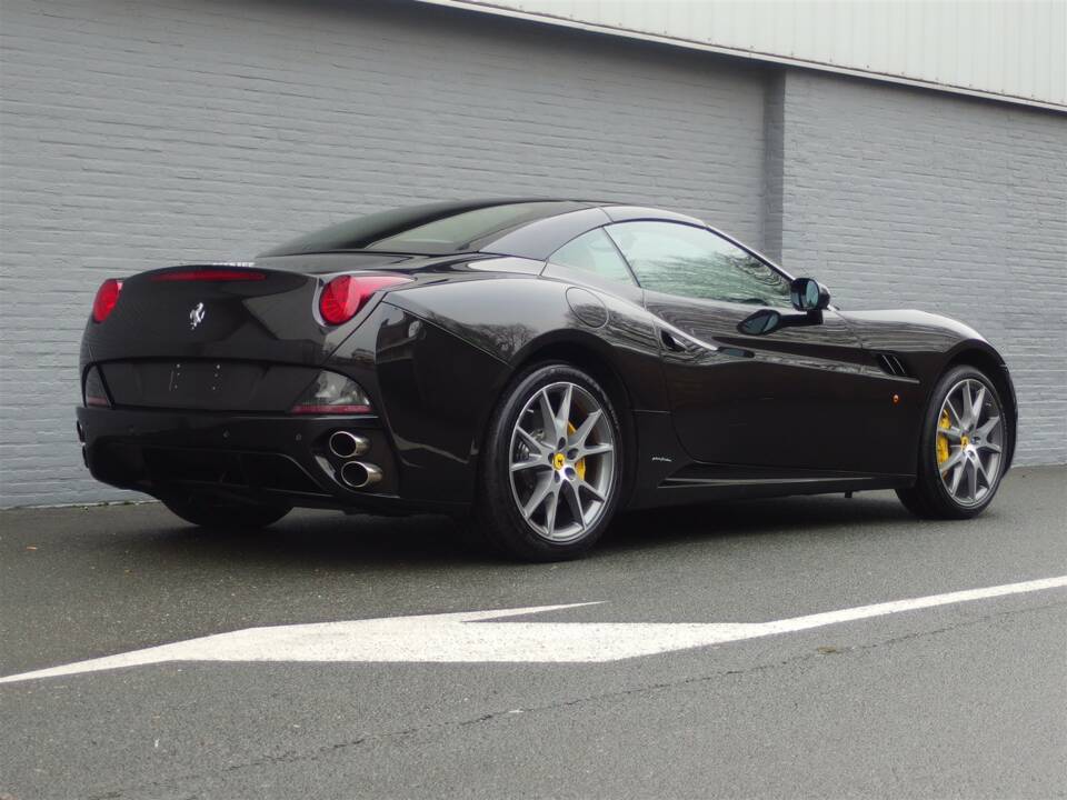 Image 3/99 of Ferrari California (2010)